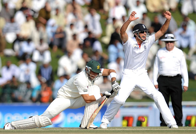 England's Alastair Cook successfully appeals for a Leg Before Wicket (LBW) decision against Pakistan's captain Misbah-ul Haq (L) during the third day of the second Test cricket match. ? AFP Photo