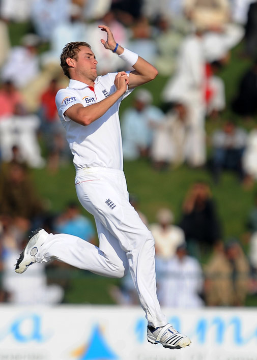 England's cricketer Stuart Broad delivers the ball during the third day of the second Test cricket match. ? AFP Photo