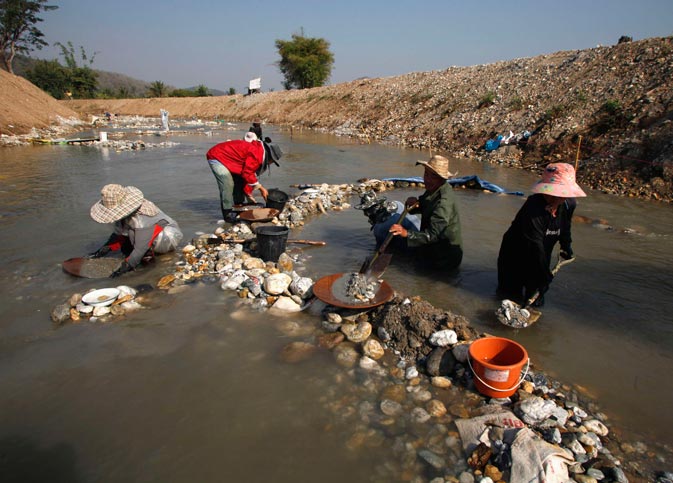 Villagers pan for gold in Wang river in Lampang province, north of Bangkok. The gold rush occurs each year during the drought season (December to March) near the river in the Wang Nuea district, where minerals and gold-bearing sediments erode from nearby hills. ? Reuters Photo