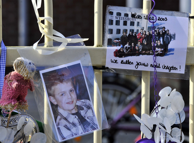 Flowes and photographs (reading: we will never forget you) have been left on the gate of the 't Stekske primary school in Lommel. Belgians were in mourning after 22 children died in a bus crash in Switzerland, with newspapers bemoaning the national tragedy. "Belgium Weeps for its Children," read the headline in the French-language newspaper la Derniere Heure as people called into morning radio shows to express their sorrow over the accident in a Swiss tunnel late on Tuesday. ? AFP Photo