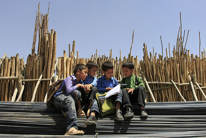 Afghan boys study in Kabul. Arson and poison attacks on schools across Afghanistan, mostly against those teaching girls, have forced students to defend themselves, an extra-curricular activity imposed by the government which blames the Taliban for the violence. -Photo by Reuters