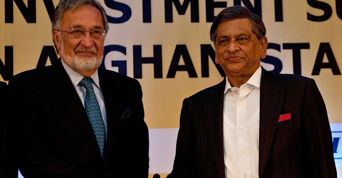 Afghanistan-Foreign-Minister-Zalmai-Rassoul-(L)-shakes-hands-with-Indian-External-Affairs-Minister-S.M.-Krishna670 Afghanistan Foreign Minister Zalmai Rassoul (L) shakes hands with Indian External Affairs Minister S M Krishna.—AFP Photo