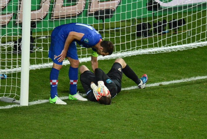 Croatian midfielder Darijo Srna speaks to Croatian goakeeper Stipe Pletikosa during the Republic of Ireland vs Croatia match at the Municipal Stadium in Poznan.