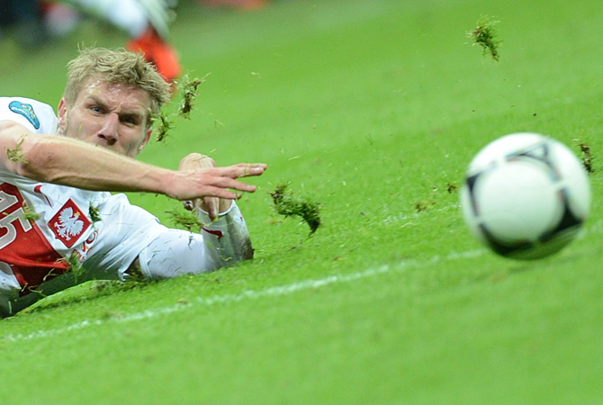 Polish defender Damien Perquis stares the ball.