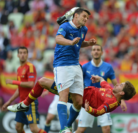 Spanish defender Raul Albiol vies with Spanish defender Sergio Ramos during the Euro 2012 championships football match.