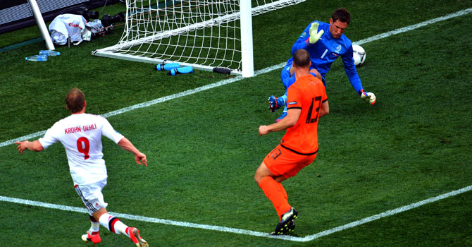 krohn-denmark-holland-afp_670 Michael Krohn-Dehli cut in from the left to surprise keeper Maarten Stekelenburg with a low shot through his legs after 24 minutes in a rare Danish attack. – Photo by AFP