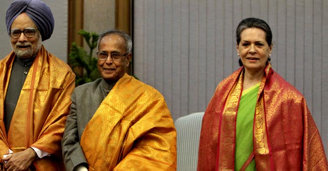 pranab-mukherjee-sonia-afp_670 Indian Prime Minister Manmohan Singh (2L), chief of India’s ruling Congress party Sonia Gandhi (R) and Finance Minister Pranab Mukherjee after the United Progressive Alliance (UPA) meeting in New Delhi. — Photo by AFP