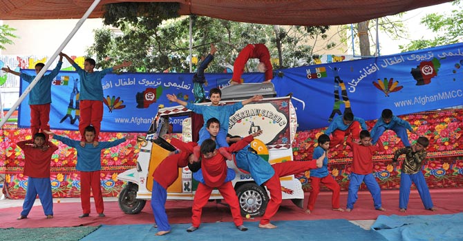 Afghan-children-from-the-Mobile-Mini-Circus-for-Children-(MMCC)-perform-in-Kabul670 Afghan children from the Mobile Mini Circus for Children (MMCC) perform in Kabul.—AFP Photo