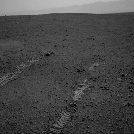 The overall objectives include investigating Mars' habitability, studying its climate and geology, and collecting data for a manned mission to Mars.