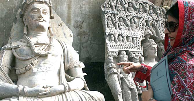 statues-karachi-national-museum-inp-670