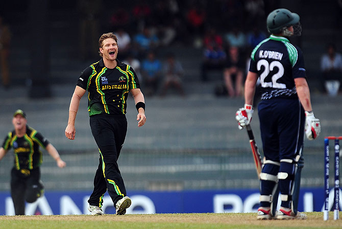 Australian all-rounder Shane Watson (C) celebrates after he dismissed Kevin O'Brien (R). -Photo by AFP