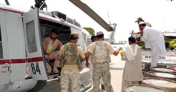 balochistan-flood-fc-relief-inp-670