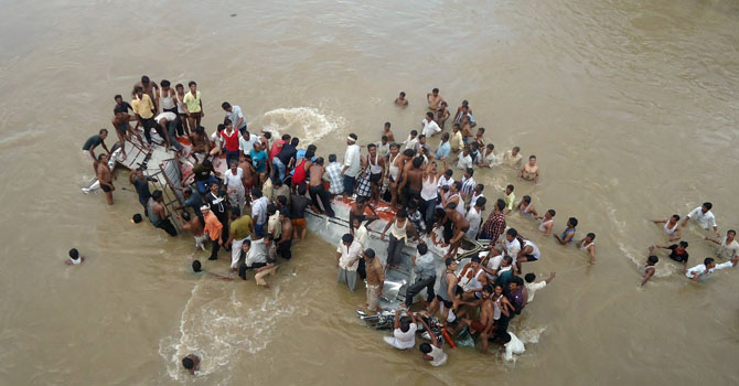 APTOPIX India Bus Accident