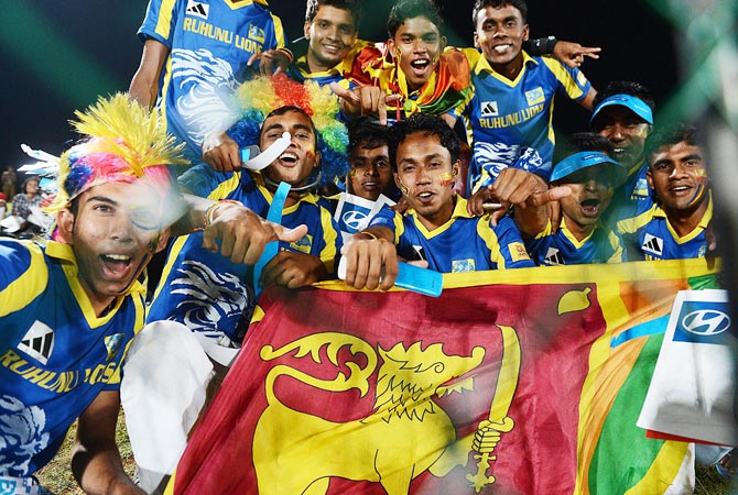 Sri Lankan fans cheer during the match. -Photo by AFP