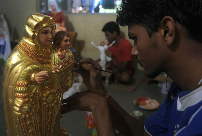 The family's gilding work has also won them accolades: their painstaking restoration of Mumbai's 140-year-old Dr Bhau Daji Lad Museum helped it win a UNESCO Asia-Pacific Award in 2005 for cultural heritage conservation.