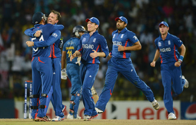 England's Graeme Swann (2nd L) embraces teammate Jonny Bairstow (left) after dismissing Sri Lanka's Kumar Sangakkara during the Twenty20 World Cup Super 8 cricket match in Pallekele October 1. - Photo by Reuters