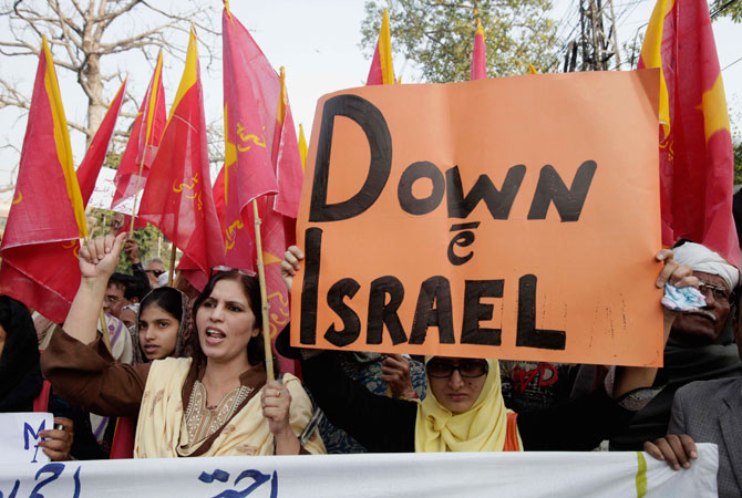 Supporters of Awami Workers Party shout slogans during an anti-Israeli demonstration in Lahore November 22,2012. A ceasefire between Israel and Gaza's Hamas rulers took hold on Thursday after eight days of conflict, although deep mistrust on both sides cast doubt on how long the Egyptian-sponsored deal can last.