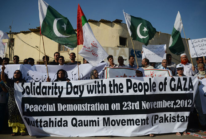 Pakistani supporters of the Muttahida Quami Movement (MQM) take part in an anti-Israel protest in Karachi on November 23, 2012. A Palestinian was shot dead by Israeli forces near the Gaza border, the first casualty since the two sides agreed a truce ending their week-long conflict, Palestinian medical sources said.