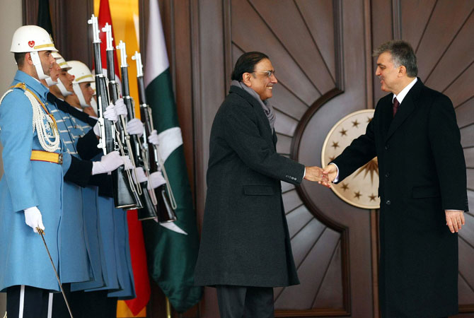 Turkish President Abdullah Gul (R) shakes hands with his Pakistani counterpart Asif Ali Zardari (L) on December 12, 2012 before their meeting in Ankara.