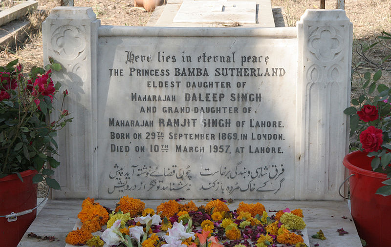 800px-Gora_kabristan_lahore_headstone_sutherland_bamba_1957