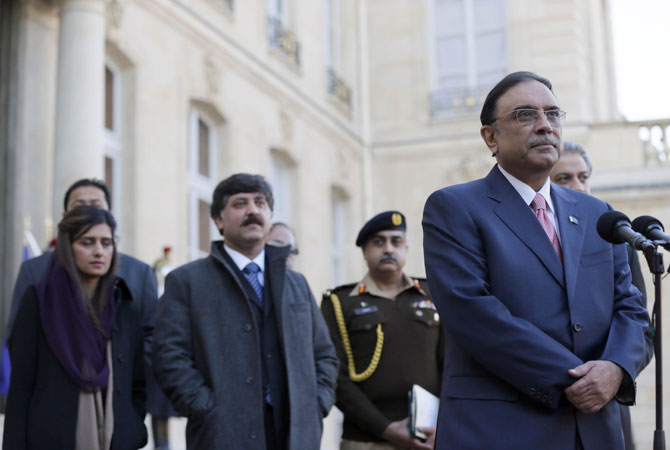 Pakistan's President Asif Ali Zardari gives a press conference after a meeting with his French counterpart at the Elysee presidential palace on December 11, 2012 in Paris.