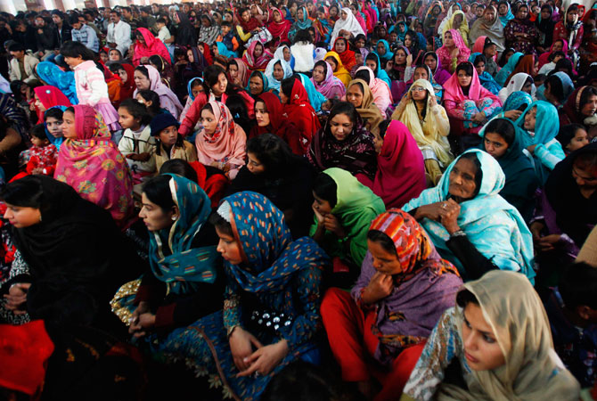 Pakistani Christians attend a mass on Christmas day at a cathedral church in Peshawar December 25, 2012.