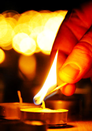 People lights candles at the Jewish Museum in Moscow. Germany has ?an everlasting responsibility? for the crimes committed by the Nazis, Chancellor Angela Merkel said on Saturday, just days ahead of the 80th anniversary of Adolf Hitler's takeover of power. ?Photo by AFP