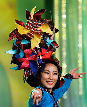 A model displays a hairdo by Seokyeong University Beauty Design students during the Asia Beauty Festival in Seoul, South Korea. ?Photo by AP