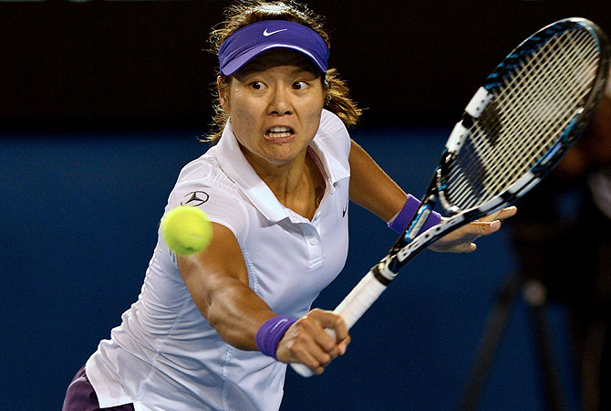 Former French Open champion Li had been roared on to court like a local hopeful and every point she won was greeted with huge applause, even on the many occasions that it derived from a Azarenka error. -Photo by AFP