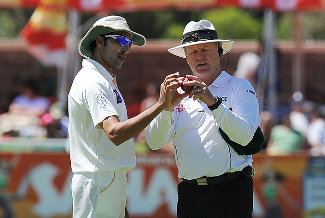 A Pakistan cricketer and the umpire check the ball before it was changed. -Photo by AFP