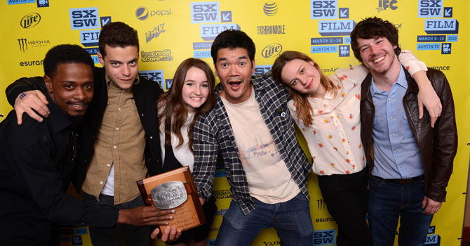 (L-R) Actor Keith Stanfield, actor Rami Malek, actress Kaitlyn Dever, director Destin Cretton of the film “Short Term 12,” actress Brie Larson and actor John Gallagher Jr. pose with the Grand Jury Award for Narrative Feature at the 2013 SXSW Film Awards. —Photo by AFP