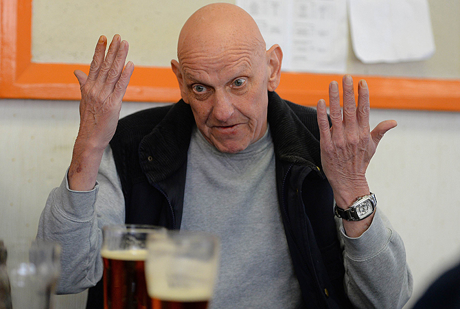 Former coal miner George Kennedy discusses the death of former British Prime Minister Margaret Thatcher at the Armthorpe Social Club in Doncaster, northern England. Mention the death of Margaret Thatcher in one of the "working men's clubs" frequented by former coal miners in northern England, and you will be met with roars of approval. It has been 28 years since her Conservative government crushed the miners' year-long strike, ending one of the most bitter industrial battles in British history.