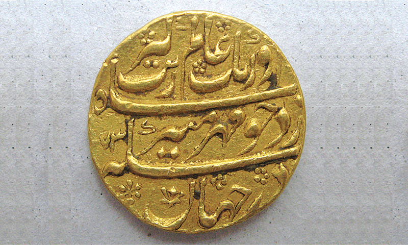China Bound Penger Held With Over 2 000 Rare Ancient Coins Gold Coin From Mughal Emperor Aurangzeb Alamgir S Period According To Doam The Text Reads