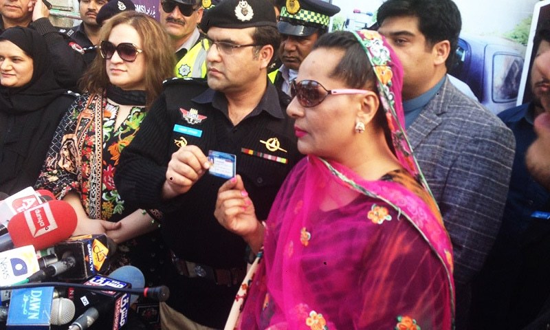 kp govt issues driving licences to 15 transgender persons pakistan