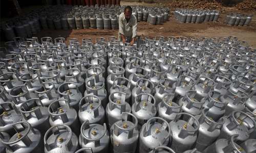 Ogra challenges LPG price fixing at Rs900 per cylinder