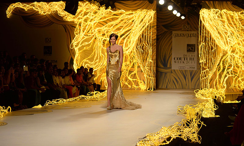Indian Bollywood actress Kalki Koechlin presents a creation by Indian fashion designer Gaurav Gupta during the PCJ Delhi Couture Week 2013 in New Delhi.—Photo by AP