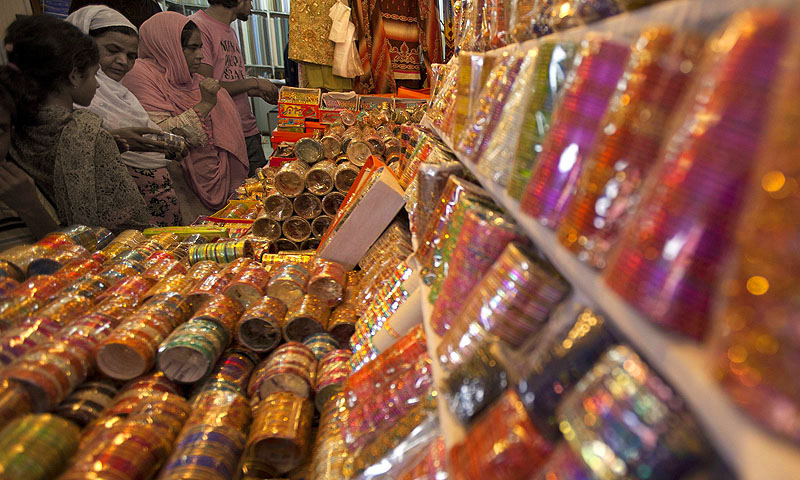 Women shop for bangles in preparation for Eidul Fitr at a stall in Islamabad.—Photo by Reuters