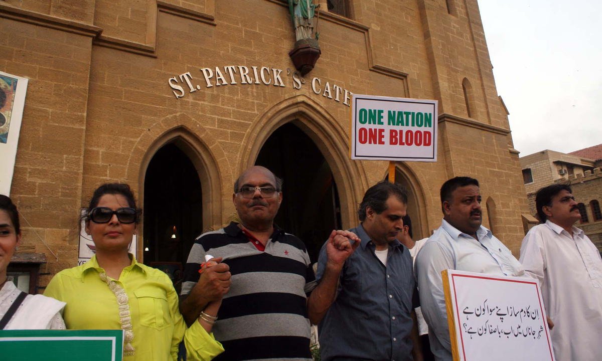 Citizens and religious leaders join hands to express their solidarity with the Christian community, in memory of the victims of the Peshawar dual suicidal bomb blasts, at St. Patrick’s Cathedral. – Photo by PPI