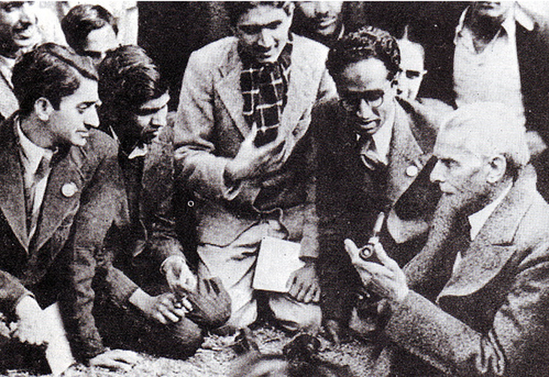  Jinnah chatting with a group of members belonging to the Muslim Students Federation shortly after the creation of Pakistan in 1947. 