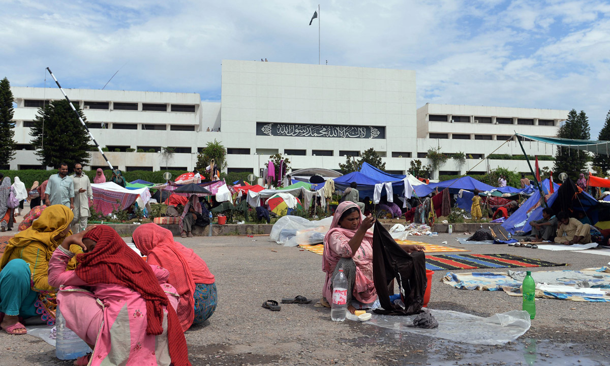 Supporters of Tahirul Qadri wash clothes during an anti-government protest in front of the Parliament in Islamabad. - Photo by AFP