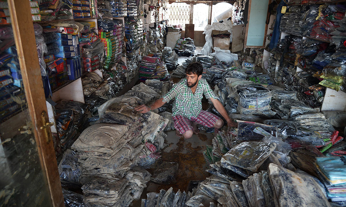 Flood S Aftermath In Srinagar Picking Up The Pieces Multimedia flood s aftermath in srinagar picking up the pieces multimedia