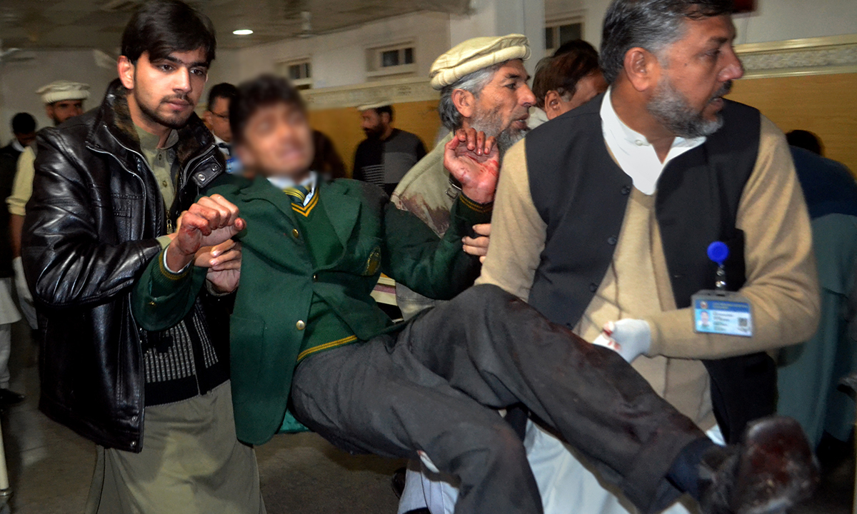 حملے میں زخمی ہونے والے متعدد افراد کی حالت تشویشناک بتائی جاتی ہے— اے پی فوٹو
