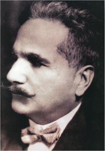 Khutoot-i-Ghalib was written by Allama Iqbal