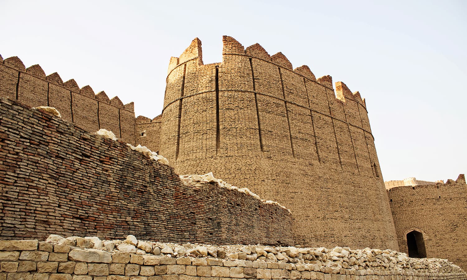 Kot Diji Fort A Symbol Of The Talpur Dynasty Pakistan Dawncom