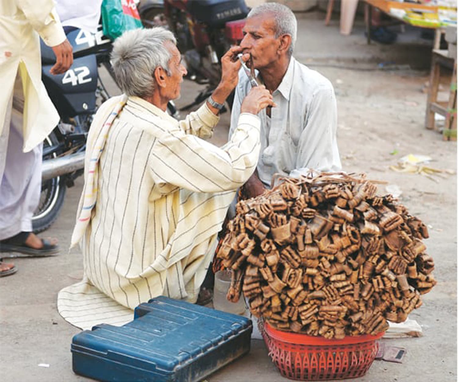 gadagari aik lanat hai Muasharti bigar ka zimmedar koun mera deen, zindagi aik anmol ke name , iqbal ka shaheen, naqal aik lanat hay, yom-e-khawndagi. gadagari aik lanat hai Muasharti bigar ka zimmedar koun mera deen, zindagi aik anmol ke name , iqbal ka shaheen, naqal aik lanat hay, yom-e-khawndagi.
