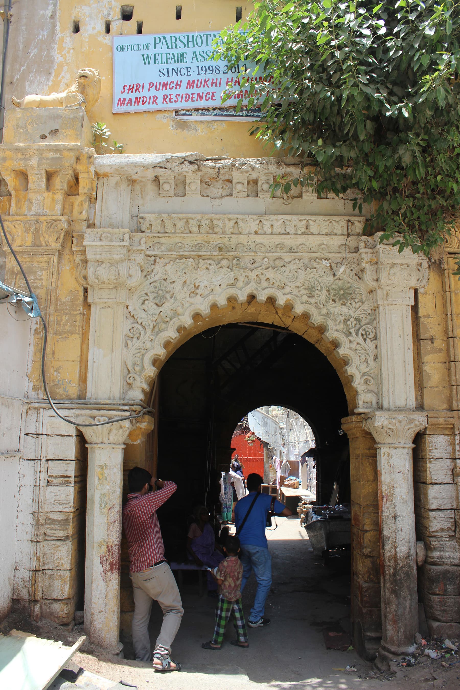 Soldier Bazaar Where Karachi Lives Up To Its Diversity Dawncom