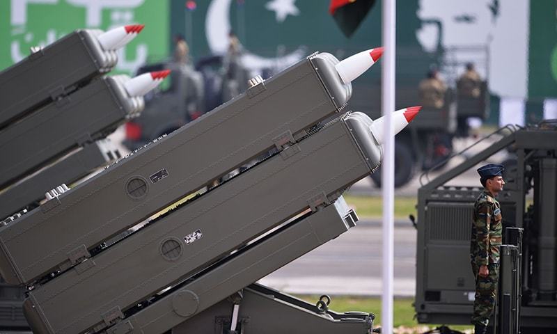 مسلح افواج کے اہلکاروں نے یوم پاکستان کی پریڈ میں حصہ لیا — فوٹو/ اے ایف پی