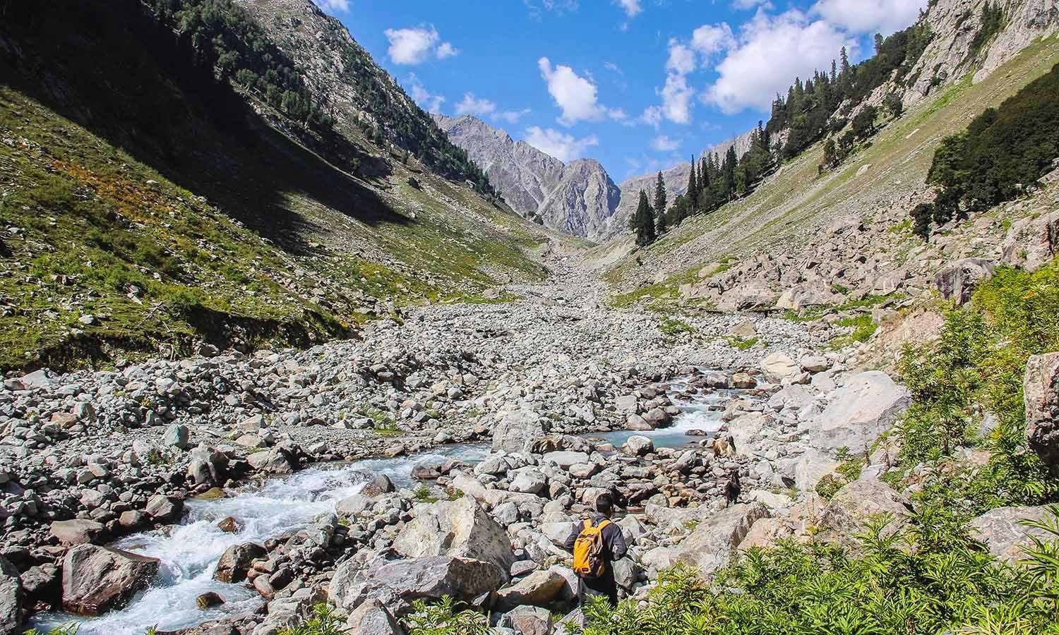 Very few people manage to reach Godar lake due to its long and dangerous trail.