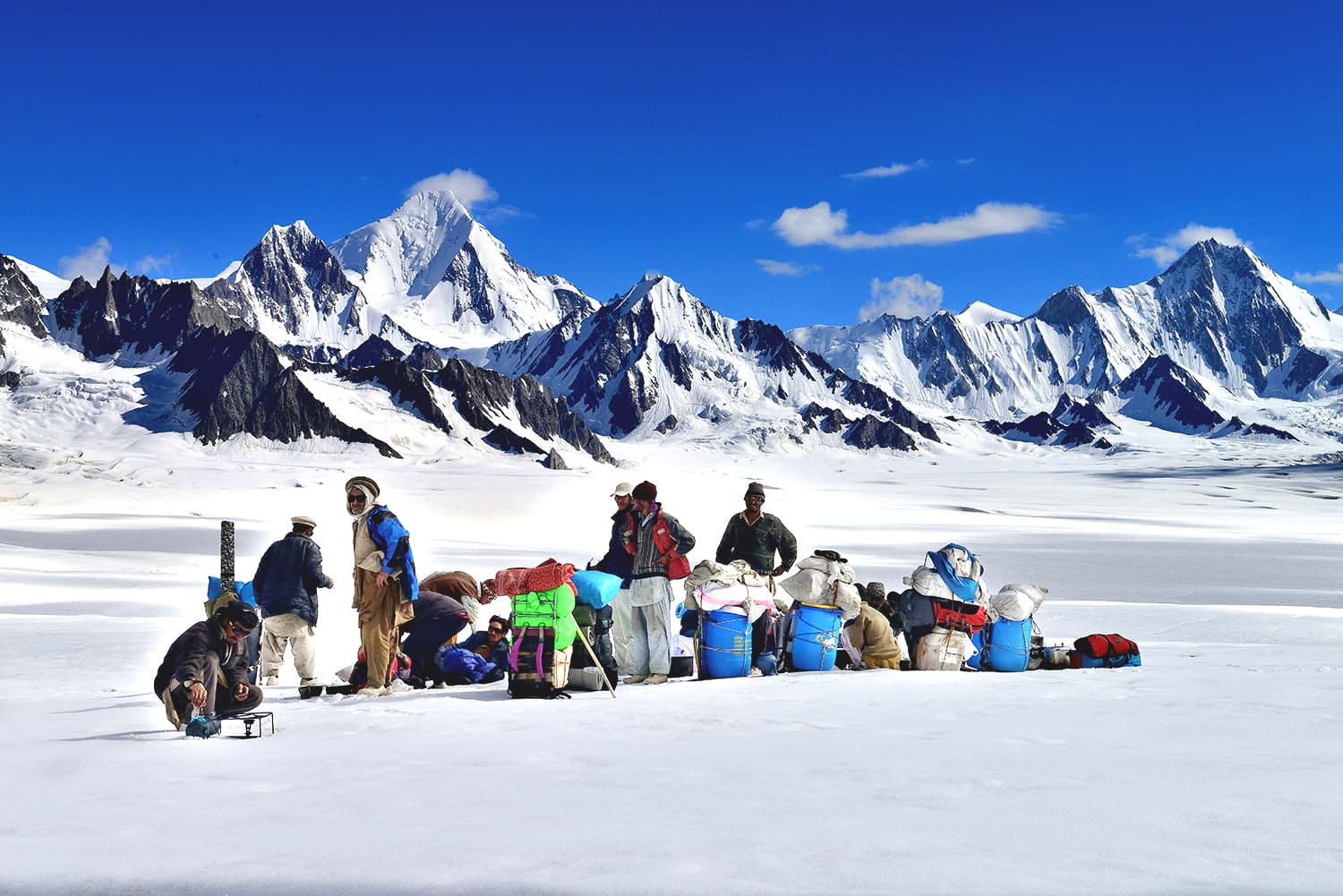 A pause for soup at Snow Lake. ─ Photo by author