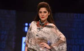 FPW Day1: Gulabo, Wardha Saleem make up for a late start and repeat collections